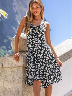 Cupshe Black Daisy Print V-Neck Sundress